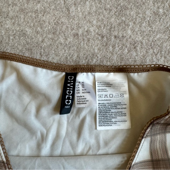 H&M cream / tan plaid mesh mini skirt - Picture 5 of 5